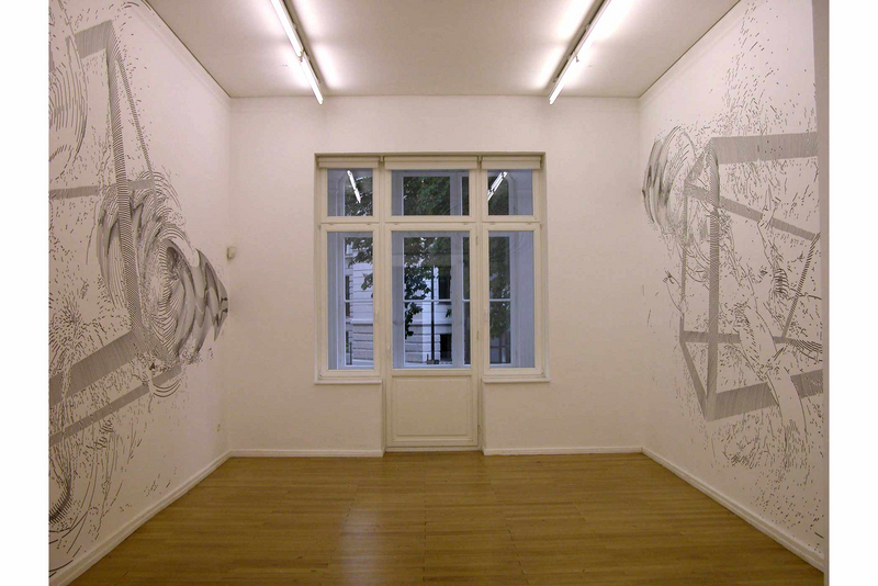 Wandzeichnung #18; „Zufällige Notwendigkeit“ ( mit Simone Michalko ); 2007; Tusche auf Wand (Ink on wall); Nassauischer Kunstverein, Wiesbaden