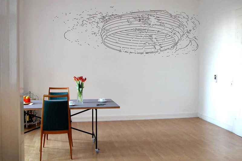 #8; Vinylfolienplot mit Haftbeschichtung auf Wand (Cut out of adhesive backed vinyl on wall); 2004; 122 x 404cm (48" x 159"); Privatsammlung Nürnberg